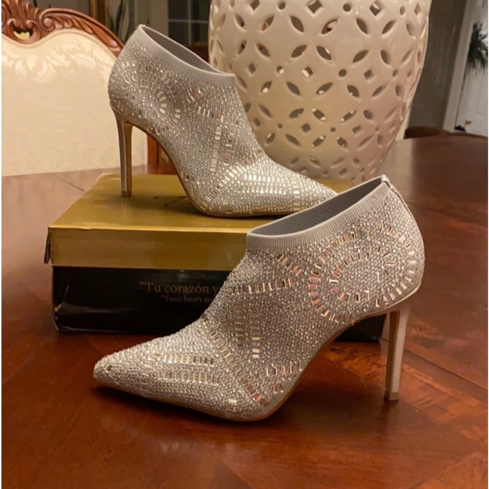 Talia womens new shoes new with
• size 8.  #10